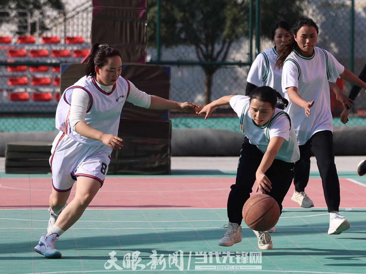 Kaiyun官方登录入口-阳光水上篮球赛，激烈拼抢热情满满的简单介绍