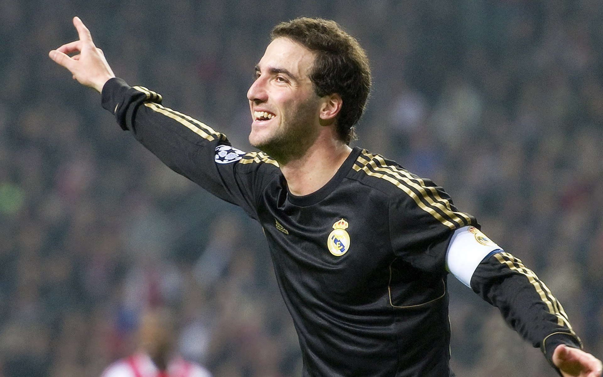 开云综合服务-青少年足球联赛多渠道直播，满足全民观赛需求，扩大赛事影响力